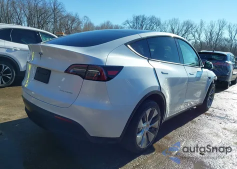 2023 Tesla Model Y Awd/Long Range Dual Motor All-Wheel Drive z USA, uszkodzony, nr VIN 7SAYGDEEXPF756458